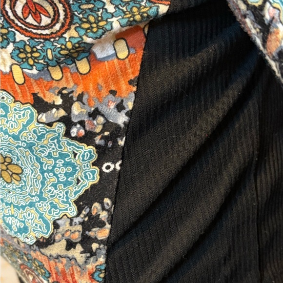 Colorful Patterned Long Sleeve Top - Picture 3 of 6